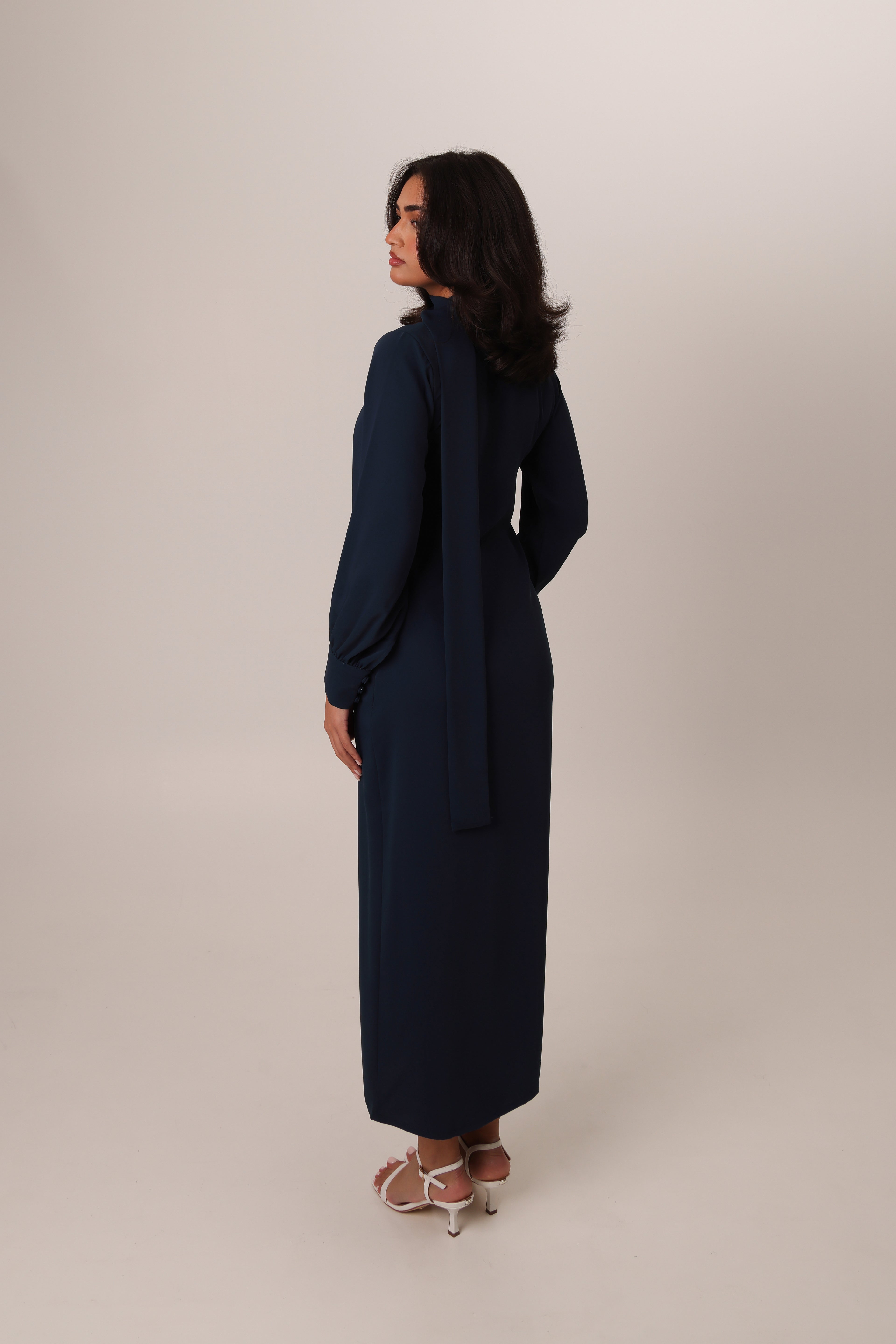 MAXIDRESS_BUTTONED_MODEST_MODESTWEAR_LONGSLEEVE_VNECK_NOTSEETHROUGH_PREMIUMFABRIC