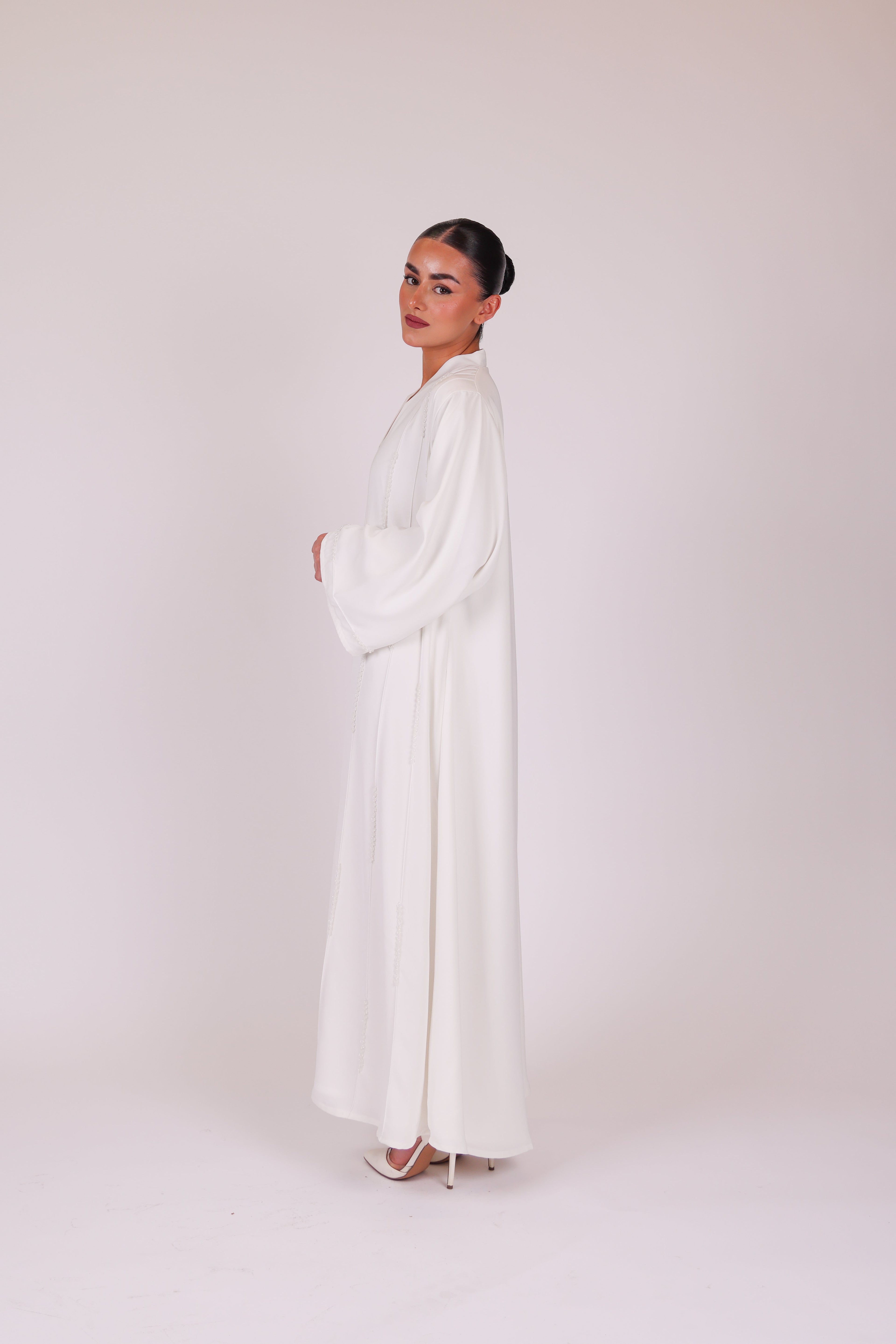 Off White Malaika hand-embellished abaya in 100% silky polyamide – look 2