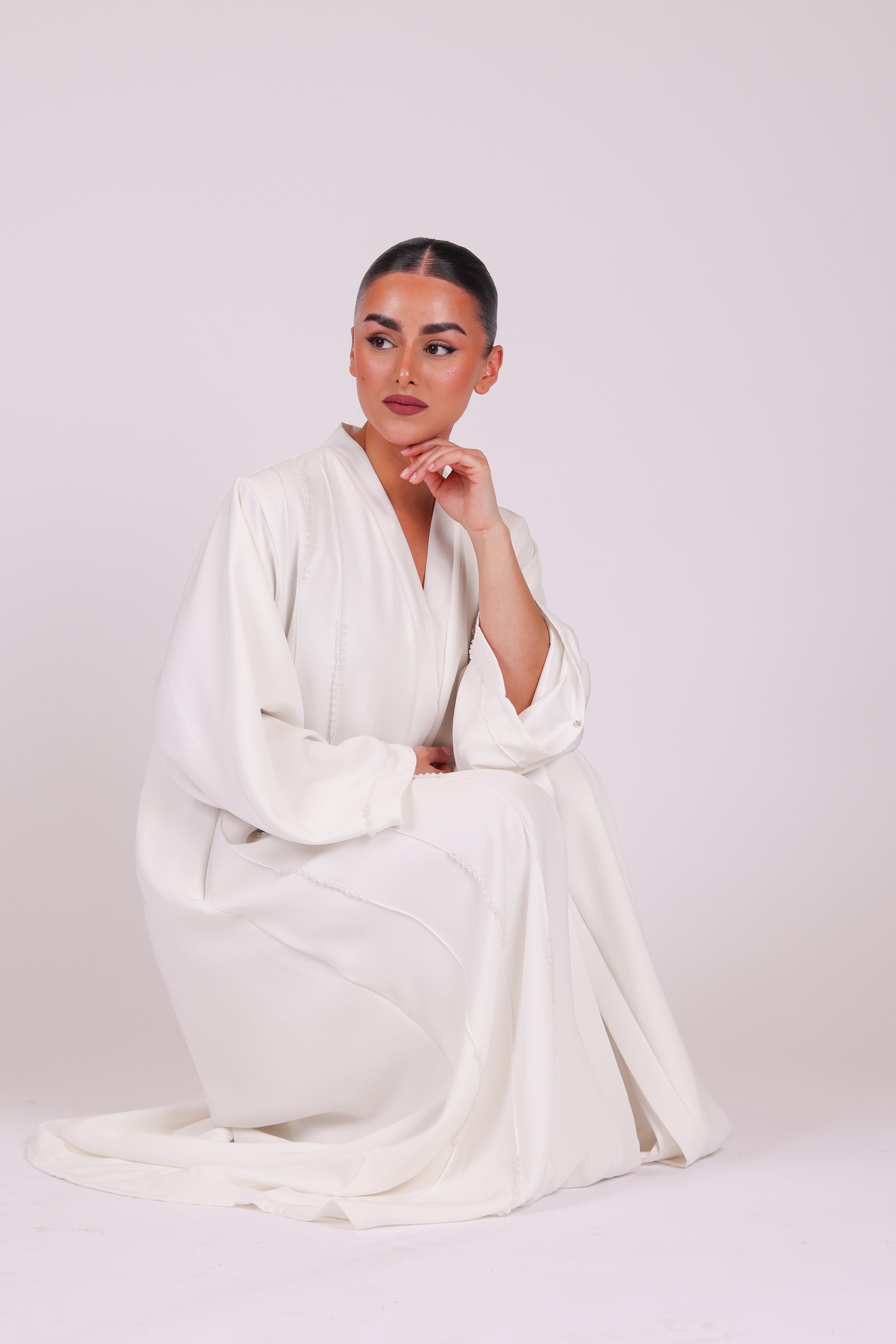 Off White Malaika hand-embellished abaya in 100% silky polyamide – look 3